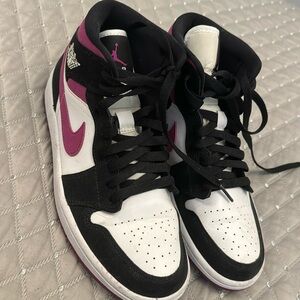 Nike air Jordan’s black and white with fuschia